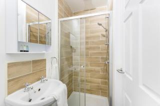 Stylish 5 Bed Flat in Thornaby Ideal for Groups - 2