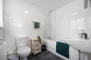 3 Bed in Sunderland with free WiFi - 4