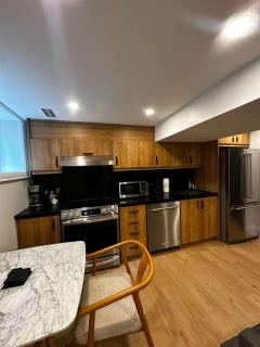 Chic Parkdale 1BR near Queen West - 7
