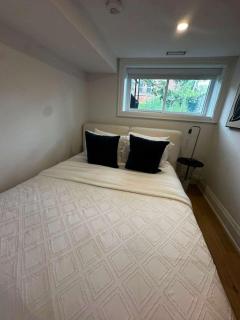 Chic Parkdale 1BR near Queen West - 6