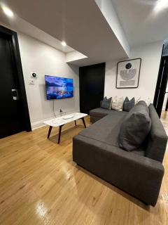 Chic Parkdale 1BR near Queen West - 9