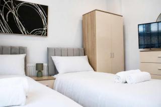 Near Anfield 3BR 6 Beds 2 Baths Parking - 7