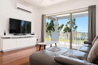Waterview Hope Island House - 8