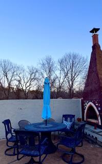 Unwind, hot tub, stunning views, mins to lake entrance, near downtown - 9