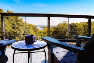 Unwind, hot tub, stunning views, mins to lake entrance, near downtown - 7