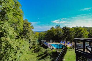 Unwind, hot tub, stunning views, mins to lake entrance, near downtown - 6