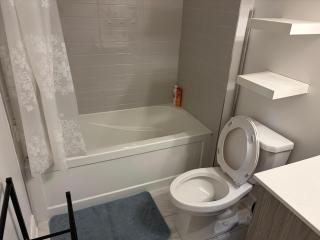 Spacious 4BR Brampton Retreat Modern and Central - 5
