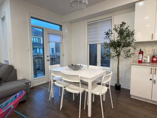 Spacious 4BR Brampton Retreat Modern and Central - 3
