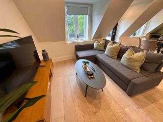 Cozy West End Gem Bright 2BR w Huge Private Deck - 9