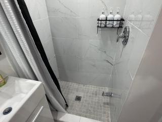 Cozy Basement Suite in Brampton Modern and Central - 9