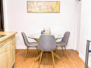 Modern 2BR Group Accommodation in Wakefield with, 3 Baths,Fibre WiFi near Union Street, Gallery Walk and Pinderfields Hospital - 8