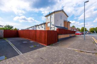 Modern Home, Sleeps 9, Free Parking, Near Anfield - 2
