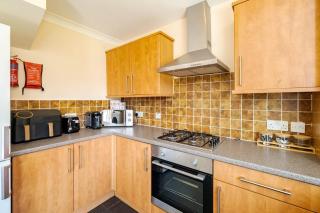 Modern Home, Sleeps 9, Free Parking, Near Anfield - 1