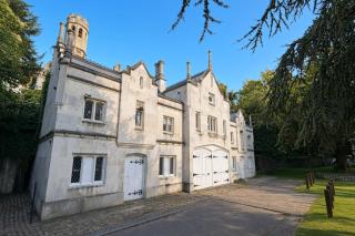 Historic Coach House at the Abbey - Entire Home - Parking - Near Bluewater - 8