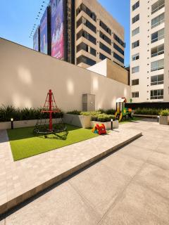 Downtown 2-Bedroom Apartment Rebagliati National Stadium - 4