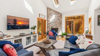 Sweet Cherry Wine- New, Quiet Fish Creek Retreat Near Parks & Beach - 9