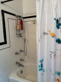 Welcome to your private cozy suite #1 near LU, Stadium & general hospital - 3