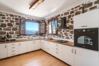 Horizon view Stone retreat -Methana - 2