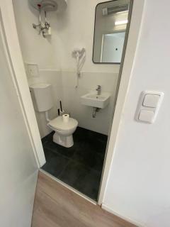 Cosy Apartment near Metro U1 & Free Parking - 4