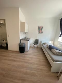 Cosy Apartment near Metro U1 & Free Parking - 3