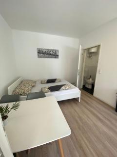 Cosy Apartment near Metro U1 & Free Parking - 5