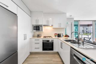 South Bank King Suite Pool & Parking - 5