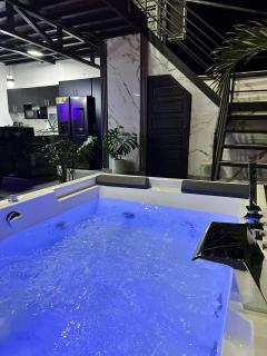 Betandy Apartment Jacuzzi - 3