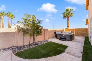 Vegas Oasis with Pool Spa and Billiards near Strip - 4