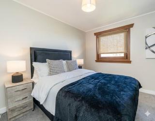 Free Parking Sleeps 6 3 Bedrooms Stunning Interior - 9