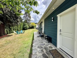 Cozy new renovated studio, full private yard suite, with AC - 0