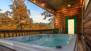 200 Pines- Scenic Log Retreat, Hot Tub, Indoor Pool & Dogs OK - 9