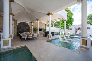 The Palace 10BR Villa Luxury Pool, Jacuzzi, Resort Style Bar - 6