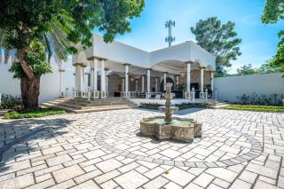 The Palace 10BR Villa Luxury Pool, Jacuzzi, Resort Style Bar - 5