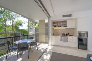 7320 Walk to Noosa Main Beach - 7