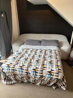 Comfortable townhouse with aircon, huge balcony & hot tub - 8