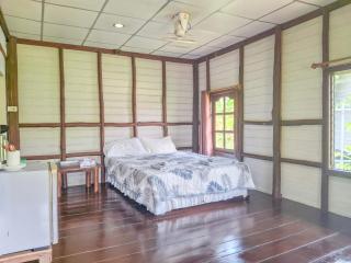 Cozy Budget Shack - 8