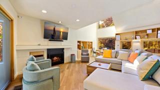 Wooded Wonder- Cozy Retreat, Hot Tub, Fire Pit, Game Room & Dogs! - 8
