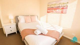 Sea Sounds - Large Beach House, Caves Beach Views - 2