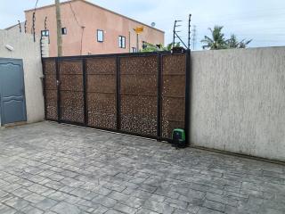 Luxurious 2 bedroom, townhouse in East Legon - 8