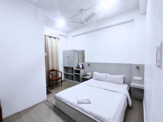 Hotel Citrine 2KM from Railway Station - 3