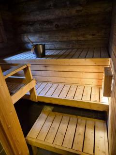 Peaceful 5BR Lakeside Cabin | Sauna & Fireplace - 6