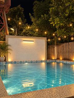 Poolside Two-Bedroom with Shared Areas - 9