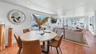 Van Laanen Lake House- Luxury Bayfront Retreat Kayaks Lambeau Nearby - 1