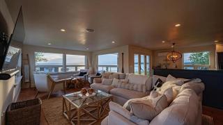 Van Laanen Lake House- Luxury Bayfront Retreat Kayaks Lambeau Nearby - 2