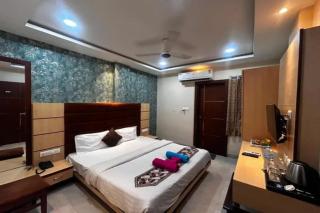 FabHotel Amrit Inn - 8