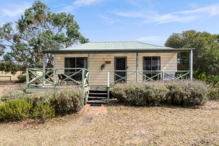 Lee's Farm Cottages - 4