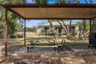 Lee's Farm Cottages - 1