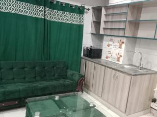 Hub Lodge Bahria Apartment - 8