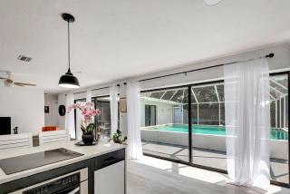 Mid-century POOL house - 4