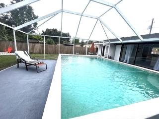 Mid-century POOL house - 3